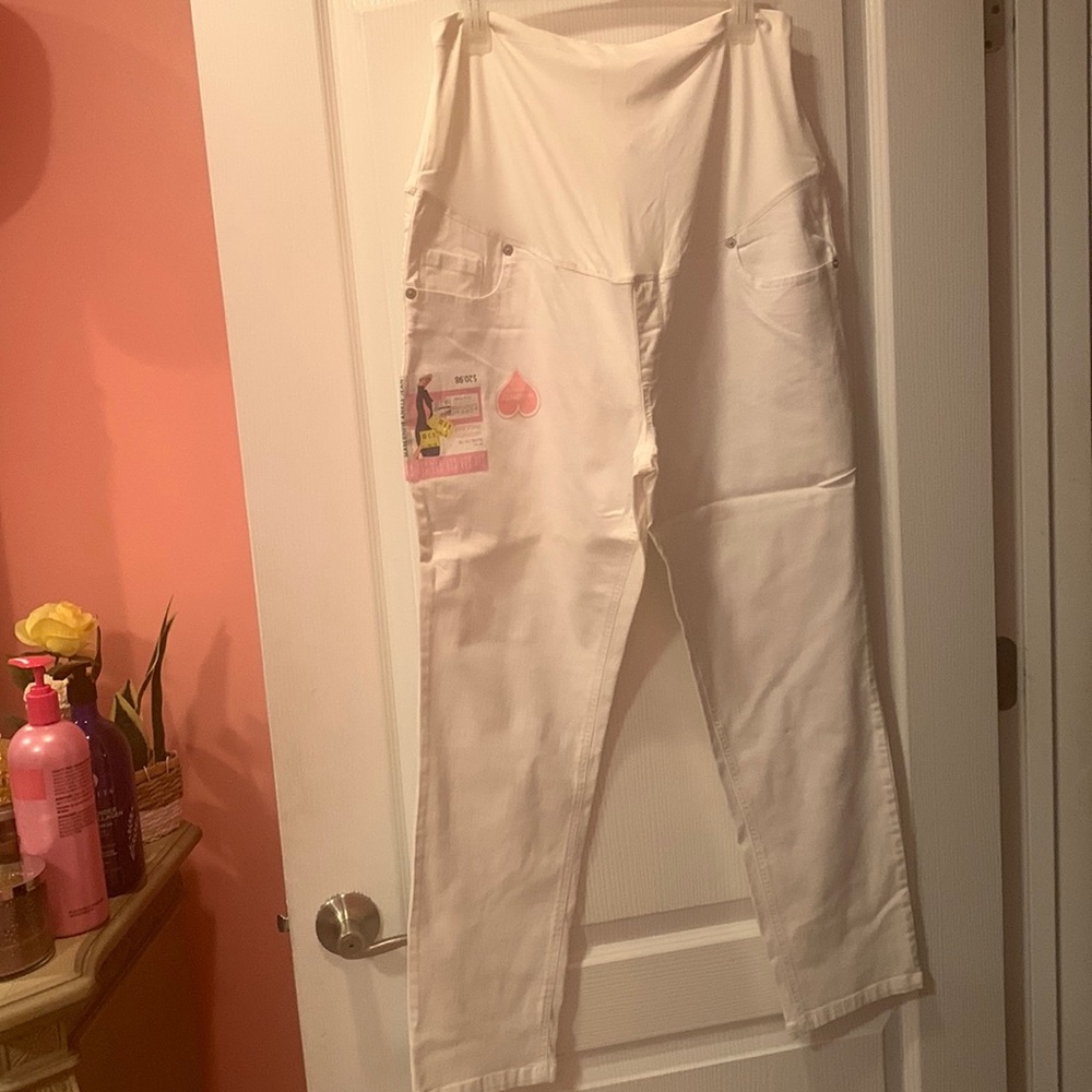 White maternity ankle jean